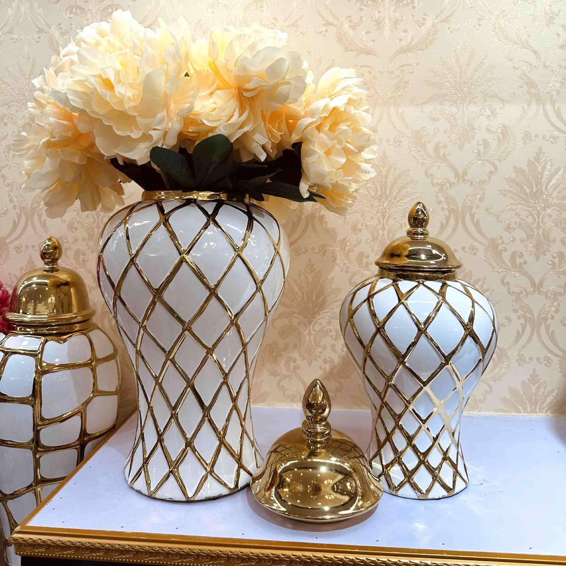 Electroplated Temple Jar - Ceramic European - style Flower - inserting Vase, a Light - luxury Handicraft Ornament for Decoration